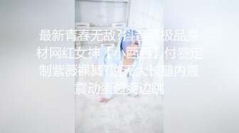 【OnlyFans】OF极品女神 Naomiii 付费福利，后备箱的专属礼物，打卡景点外拍，极品大屁股 1