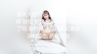 STP24947 【如充气娃娃一般超粉美穴】两根水晶假屌一起插，塞满双洞，大黑牛震动双倍快乐，高潮出水毛巾多湿了太骚了