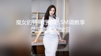 公园偷窥偶遇的牛仔短裤眼镜妹子换鞋