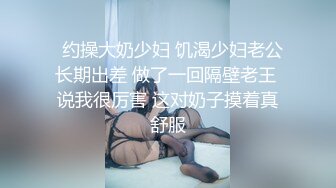  肉丝漂亮伪娘 大白天来到公园掏出鸡鸡边走边撸 附近有老人小孩吵闹