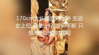 熟女妈妈和小鲜肉儿子乱伦啪啪性爱给狼友看，穿上黑丝给准备好的儿子口交大鸡巴，让小哥后入草屁股给狼友看