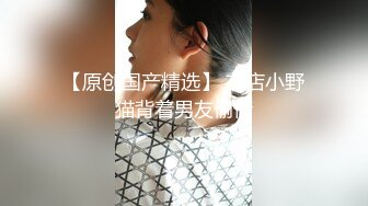 情趣酒店绿叶房摄像头近景高清偷拍眼镜哥深夜约了个气质辫子美女炮友开房啪啪