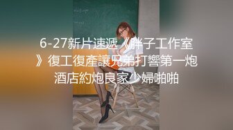  气质小骚货米拉角色扮演，护士长病床上自慰操逼，无毛粉嫩小穴，骑乘抽插高潮喷水，不够爽边操边振动棒