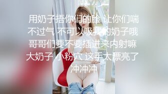 【福利】雄穴中出 黝黑大胸壮男 白色紧身小三角泳裤 好身材一览无遗(上) 