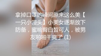 牛仔短裙双马尾戴着大号补丁