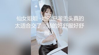 首场上演群P盛宴 双龙战双凤 纹身美女战斗力不错接招两个猛男猛烈啪啪