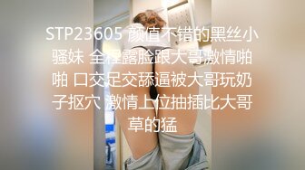 夫妻约人3p,没想到约到,男孩在中间双重享受 下集