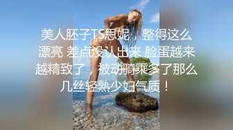 屌男真的太牛了，带着两个苗条颜值不错的美女轮流操穴抽插叫床，这氛围激烈刺激，白嫩大长腿晃动进出