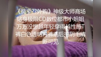 高颜值黄发气质不错妹子道具自慰 性感黑色网袜自摸逼逼道具大JJ舔弄抽插 很是诱惑喜欢不要错过