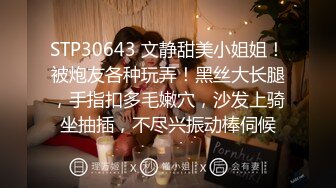 打扮化得脸蛋漂漂亮亮，蜜桃臀的牛仔裤，穿上高跟鞋，给爸爸口活，还被骂'看着镜头口'，有点委屈~