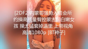 迷人的小少妇全程露脸跟狼友互动撩骚，慢慢脱光揉捏骚奶子，嘴里叼着内裤用黄瓜道具抽插骚穴浪叫呻吟不止