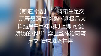  童颜巨乳小女友跟小哥激情啪啪，全程露脸玩滴蜡小游戏，交大鸡巴让小哥舔逼