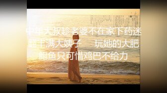 ★☆《极品CP☀️魔手☛外购》★☆价值千元坑神巨作！商场全景4K镜头偸拍女卫超多大屁股小姐姐方便~短发清爽热裤美少妇儿子尿完她在尿