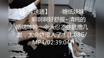 《吴晗露脸全裸强迫外卖小哥玩弄自己》外卖小哥有点不好意思，用道具玩弄了下她下体，边玩还边聊天