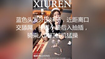 对附近无防备露奶头大妈忍不住即插大屌。就连大妈爱女也追击即插中出～贫乳母女SP