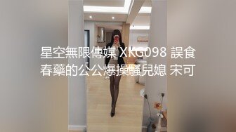 把牛仔裤好身材御姐约到酒店，紧紧搂在怀里奶子柔软挺翘，鸡巴硬邦邦妹子握着吸允套弄呻吟爽