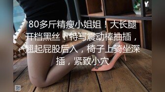   长相甜美气质牙套妹和闺蜜女同诱惑，掰穴特写毛毛浓密互舔逼逼，一起翘起屁股扭动浴室洗澡湿身