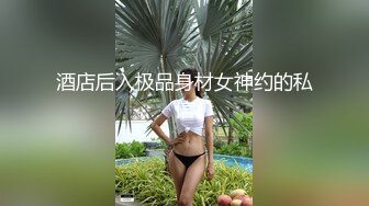 黑鸡的鸡巴太粗小妞小心翼翼的掰开小穴套弄