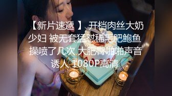 和闺蜜一起双女秀，舌吻互舔骚逼，拿出假屌帮忙抽插，给大家表演小穴塞果子