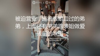 苗条漂亮妹子非常配合各种动作，淫水流了一片。