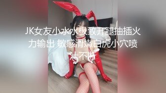 【新片速遞】  气质少妇上演教科书般的打飞机教程，手口并用，深喉吃屌口爆一嘴高潮射精