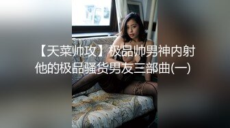  淫靡婚纱 绿帽贡献妻子给别人玩，穿着婚纱被单男拽着头发肏，自己只能看着老婆被内射撸 极度淫骚