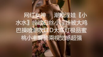 未流出【哥不是那样人】学生妹终于上钩了，教她口交还害羞，推倒啪啪，瞬间娇喘