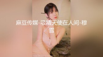 明星颜值19岁无敌美妞清纯长相，爆乳D罩杯，一线天粉穴，掏出大奶揉捏，翘起大屁股自慰