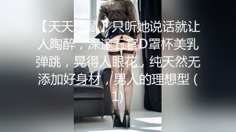 工作的当地母亲清洁工也清洁公鸡