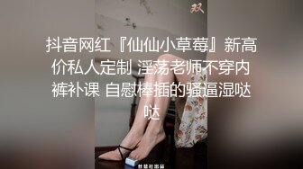 酒店偷拍，清纯的短发小仙女 头上带的啥东西真可爱