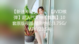 公园女厕暗藏摄像头偷拍27位美女少妇的各种美鲍鱼 (2)