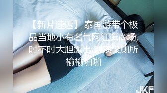 潜入某校园女厕抄底大屁屁眼镜妹子多毛逼