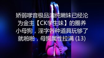   勾搭两个风骚女技师小哥想要啪啪，淫声荡语不断撩骚动手动脚，还让骚女打电话草她好刺激