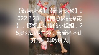 乖乖的小少妇露脸让男友调教玩弄，露脸温柔的舔弄大鸡巴吸蛋蛋，无套爆草上位抽插淫声荡语，内射中出好刺激