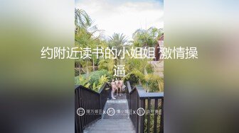 厕所盗摄，碎花小可爱，来大姨妈，尿尿都拉到屁股上去了哦！