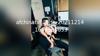 國內真實咪J-怪咖套路丰乳清純嫩妹至酒店,套穿各式性感絲襪多視角擺拍隨意抽插1