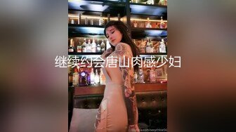 肤白貌美极品小妞露脸浴室洗白白诱惑狼友，到床上揉奶玩逼给狼友看特写，让小哥揉奶子温柔的舔弄大哥的鸡巴