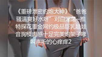   网约骚女激情4P，一男三女镜头前的淫荡，沙发上揉奶玩逼，轮草三女激情抽插