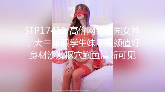 房间里的年轻男女精彩的4P游戏，骚女露脸洗干净后床上伺候小哥，让两位小哥玩逼各种姿势抽插浪叫，看谁草的猛