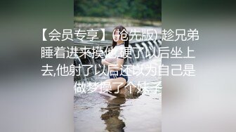 ❤️❤️高筒袜长腿洋马，粗大假屌插穴，特写视角，撑爆小骚逼，骑乘姿势，上下套弄，深插到底