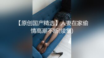  难得一见超嫩馒头粉穴小萝莉，被纹身男各种姿势爆操，自己张开双腿猛插，S型翘臀后入撞击