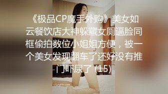 EDE罩杯妹妹与两支大鸡鸡哥哥玩3P (1)