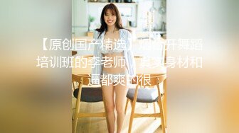  頂級美腿大學生兼職外圍清純眼鏡美女，外表純純卻騷的很，坐在身上各種摸，吸吮大屌妹子很享受，騎乘抱着屁股猛頂