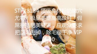 骚女KK勾引小奶狗隔着无缝黑丝舔骚逼，姐姐的逼逼好吃吗？