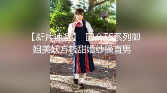 双马尾白虎小美女边玩手机边啪啪啪