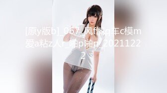 【 偷拍】大神躲在浴室通风管看美女更衣美女喜欢扣屁眼