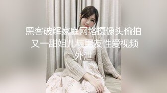  淫妻 不要浪费了先舔外面的 绿奴王八仔细清理老婆刚被操的红肿松垮的骚逼 里面的精液要生个野种让王八来养