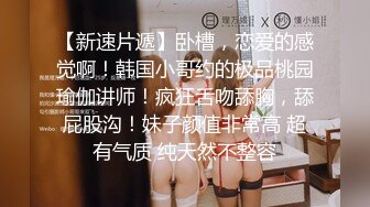 清纯乖巧邻家妹妹新买的学生制服，穿上给大家看，撩起里面穿着连体内裤，掰开粉穴特写，手指扣入表情很享受