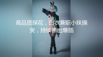 商场女厕全景近距离偷拍长发美女的干净小嫩B