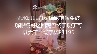 长相很漂亮的白皙美女张开腿展示自己的无毛骚穴，绝对极品一线天粉木耳